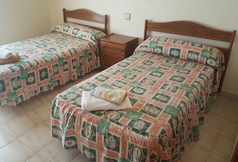 호텔 Hostal Restaurante Avenida