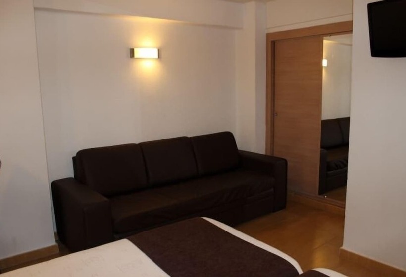 Отель Hostal Rocamar