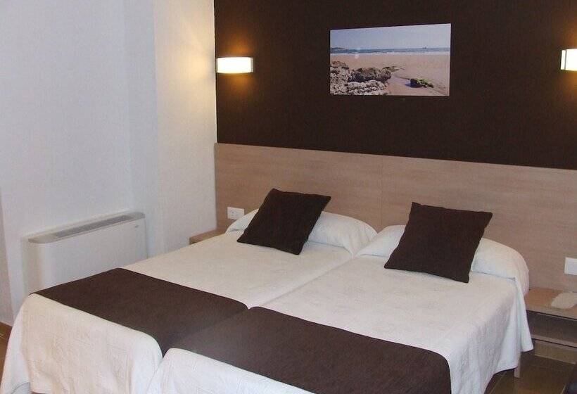 Отель Hostal Rocamar