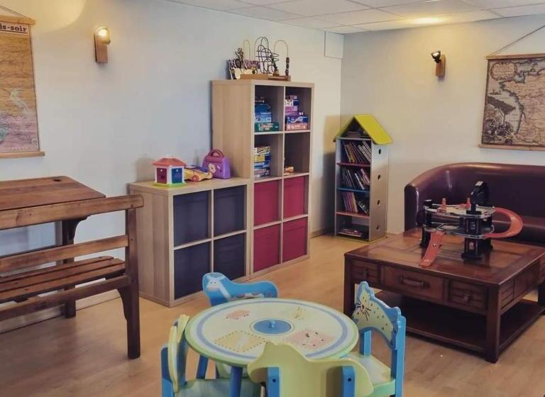 호텔 Hôtel Les Charmilles