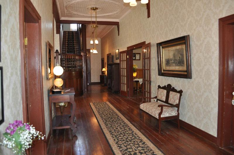 Отель Kennedy Manor B&b