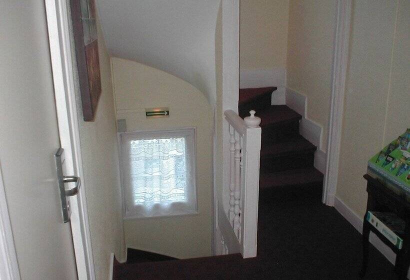 ホテル La Champagne Ardenne   Cabourg