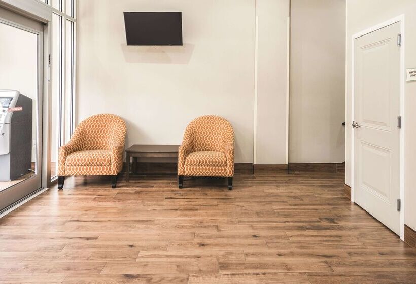 Отель La Quinta Inn & Suites By Wyndham Brooklyn Central