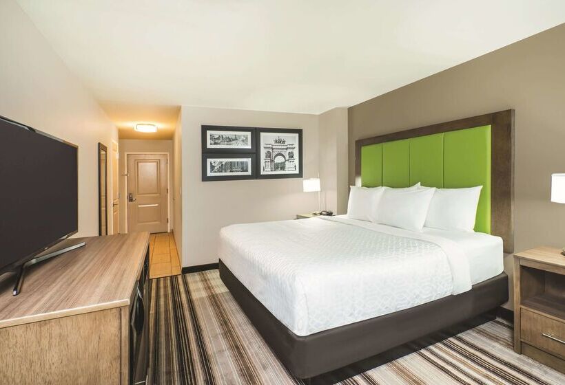 Отель La Quinta Inn & Suites By Wyndham Brooklyn Central