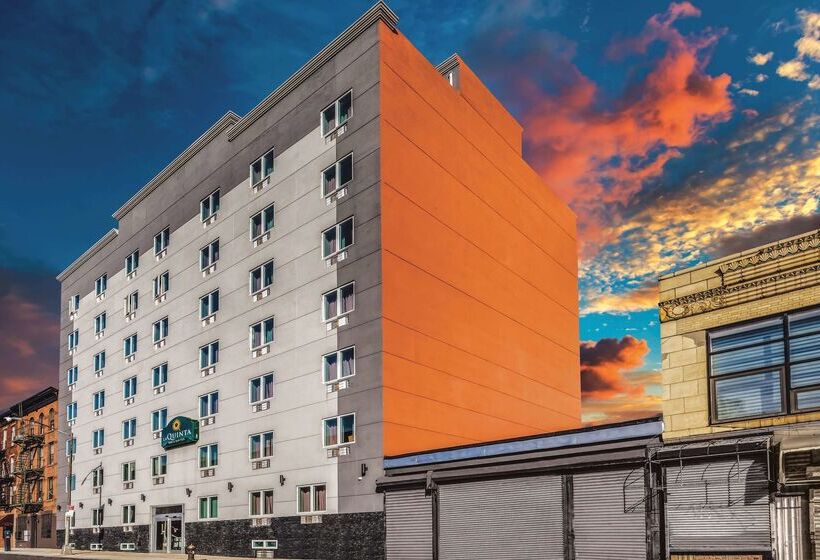 Отель La Quinta Inn & Suites By Wyndham Brooklyn Central