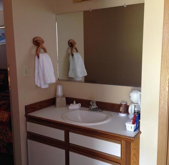 فندق Lakeshore Inn & Suites