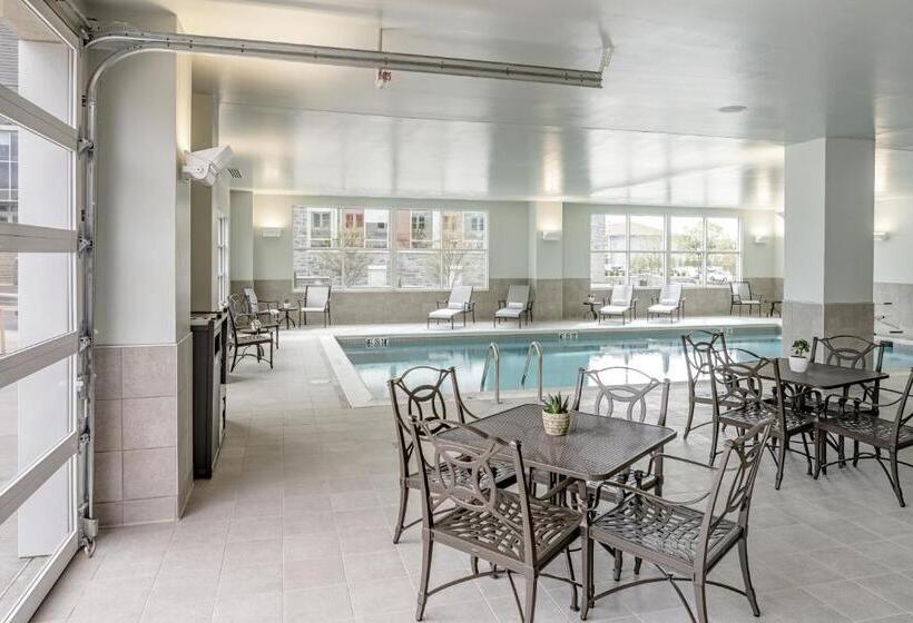 호텔 Madison & Shenandoah Conference Ctr