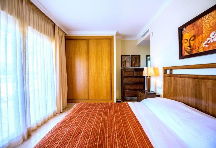 Отель Malibu Apartments