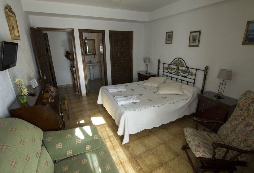 هتل Meson Casa De Guzman