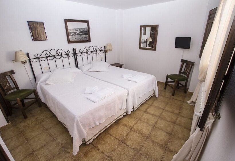 هتل Meson Casa De Guzman