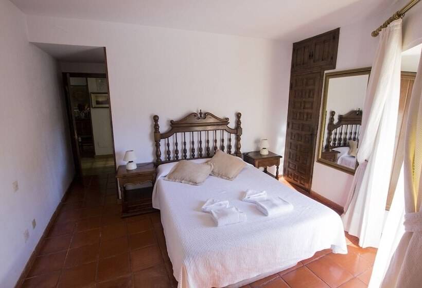 هتل Meson Casa De Guzman