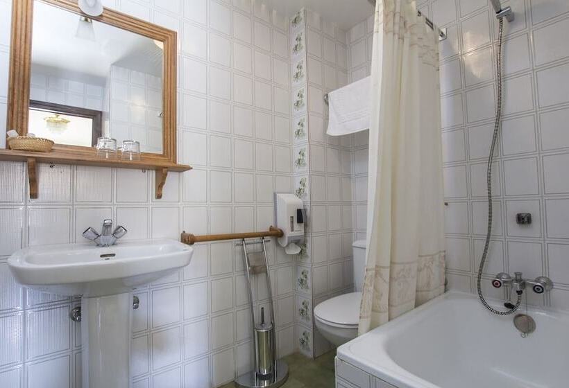 هتل Meson Casa De Guzman