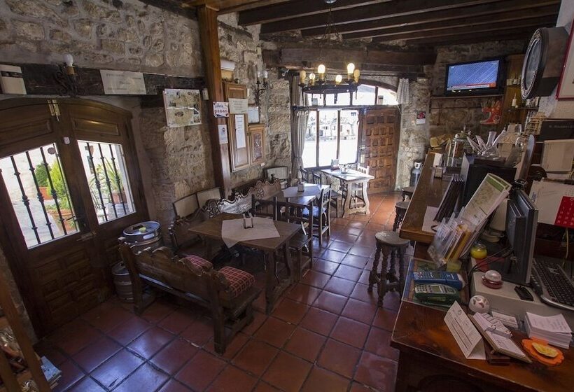 هتل Meson Casa De Guzman