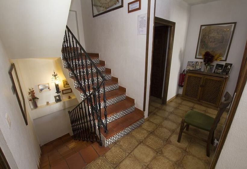 هتل Meson Casa De Guzman