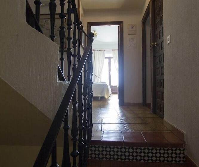 هتل Meson Casa De Guzman