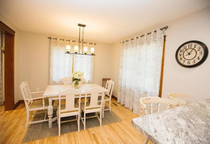 Отель Mission Springs Lake House