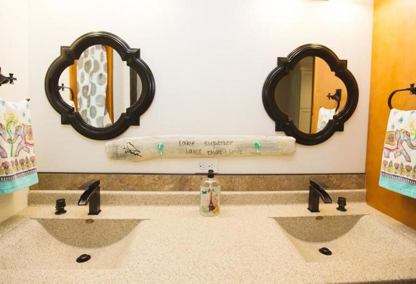 Отель Mission Springs Lake House