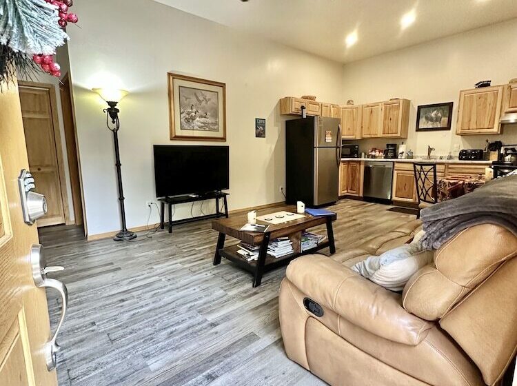 호텔 Moose Tracks B & B