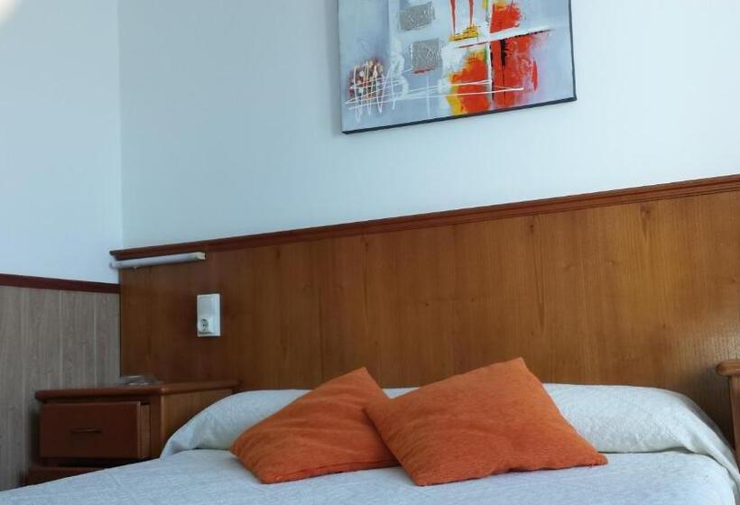 호텔 Pensión Los Trillizos