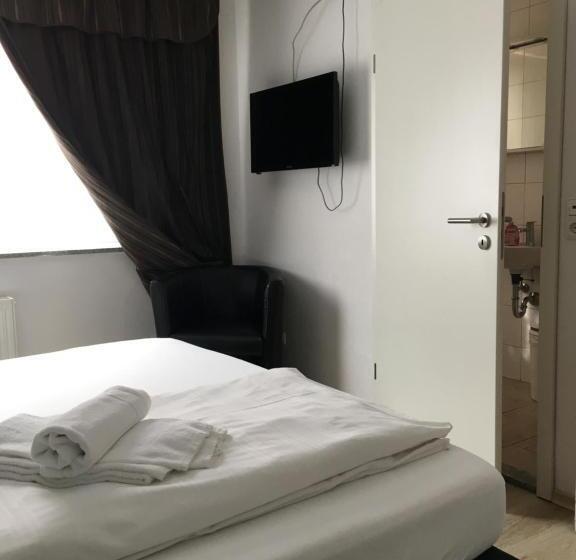 هتل Pension Alis Augsburg