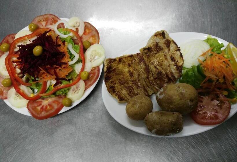 Отель Pension Amparo Las Hayas