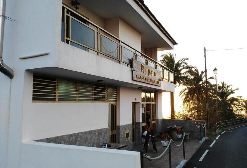 Отель Pension Amparo Las Hayas