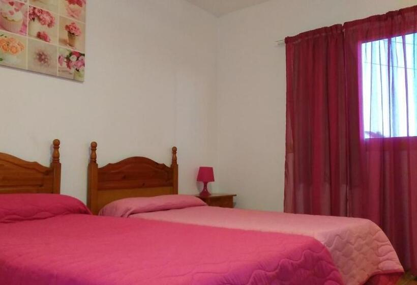 Отель Pension Amparo Las Hayas