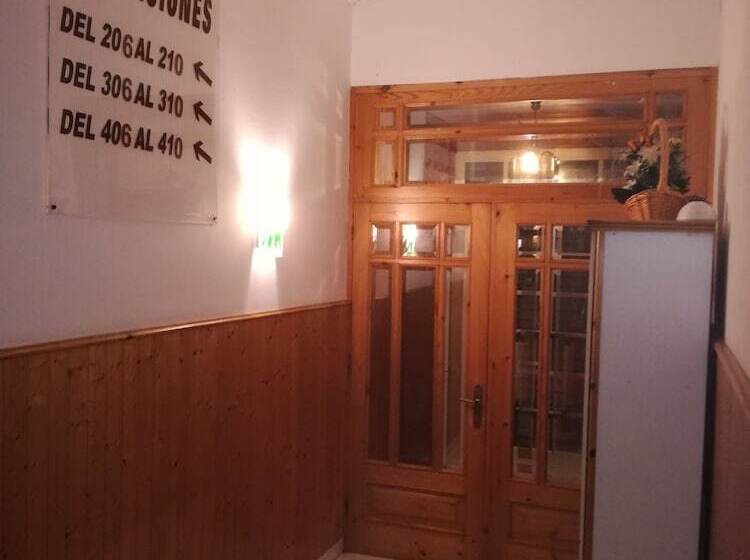 호텔 Pensión Los Trillizos