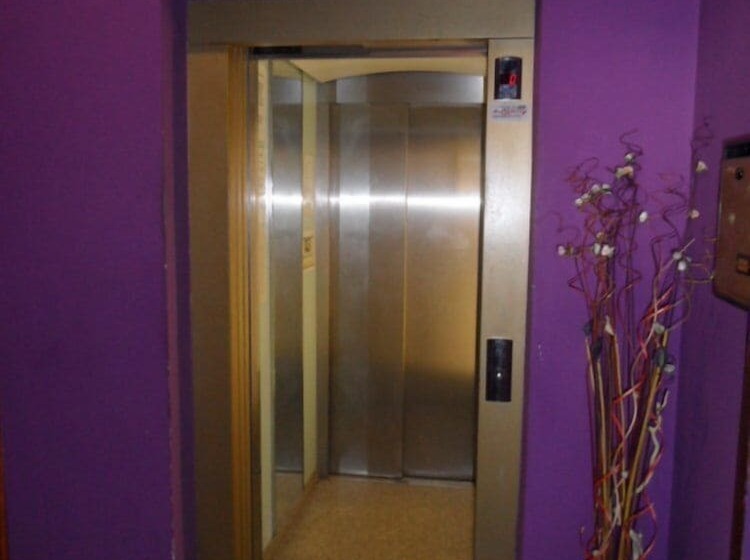 호텔 Pensión Los Trillizos