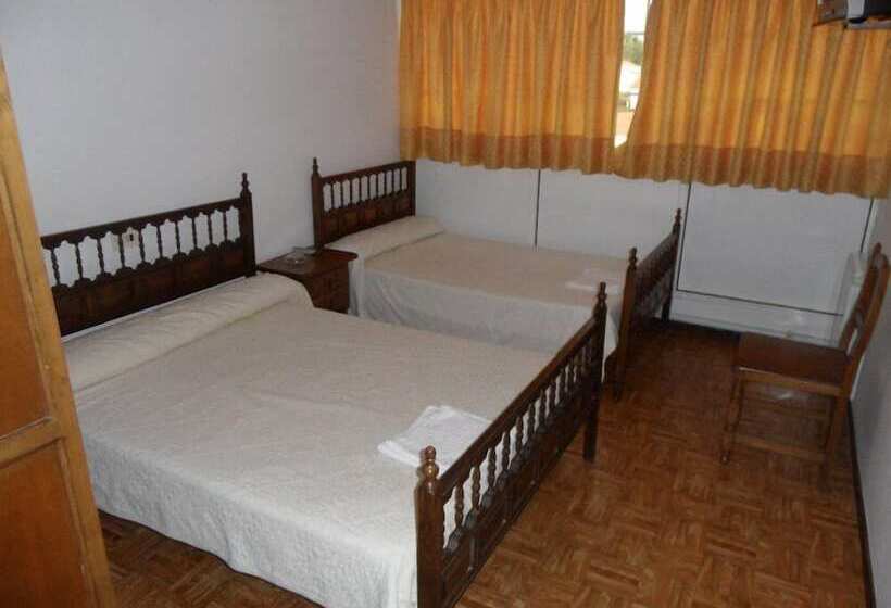 호텔 Pensión Los Trillizos