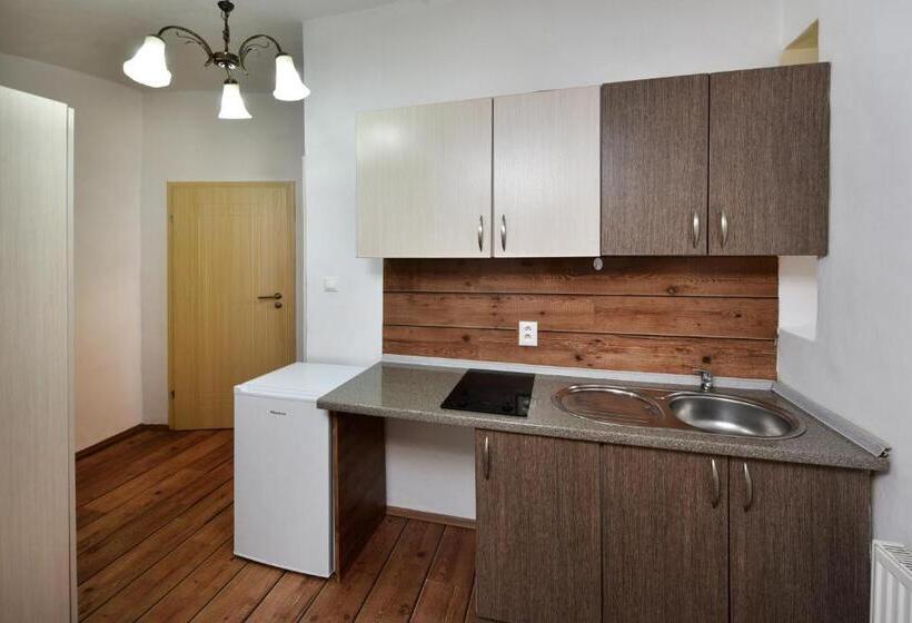 فندق Penzion Crystal