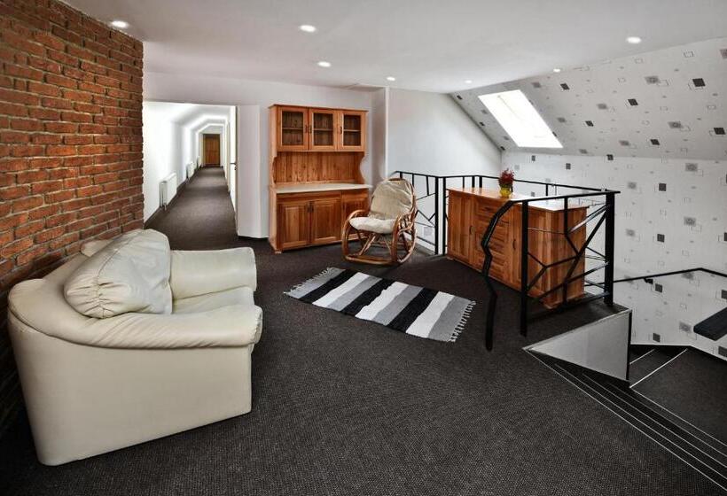 فندق Penzion Crystal