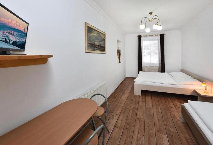 فندق Penzion Crystal