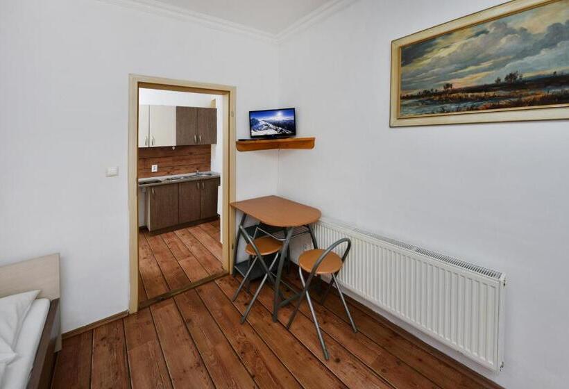 فندق Penzion Crystal