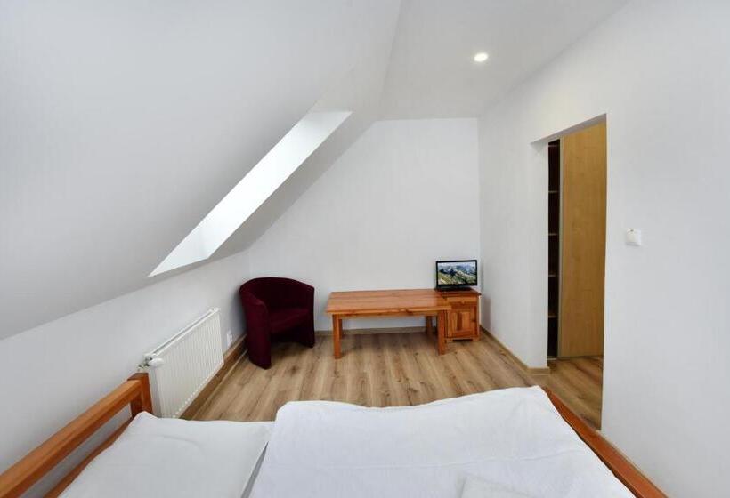 فندق Penzion Crystal