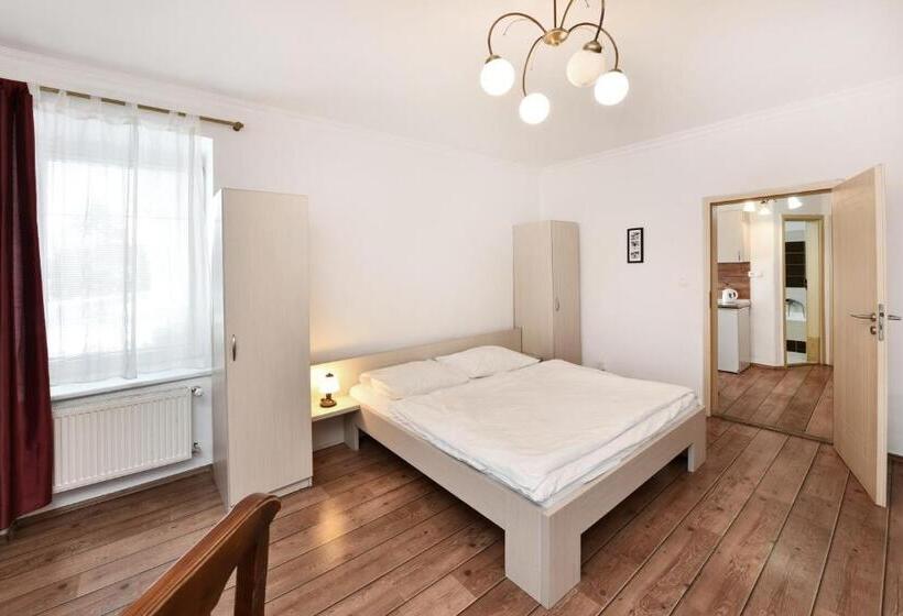 فندق Penzion Crystal