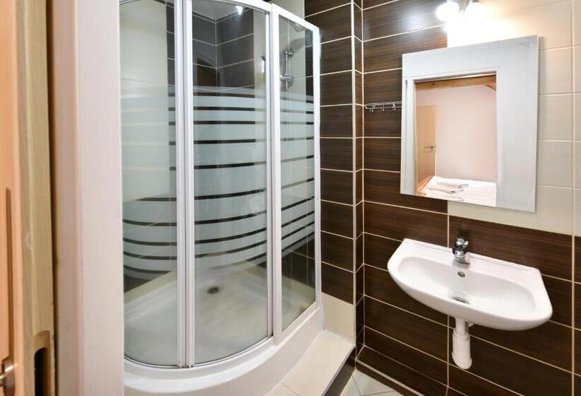 فندق Penzion Crystal