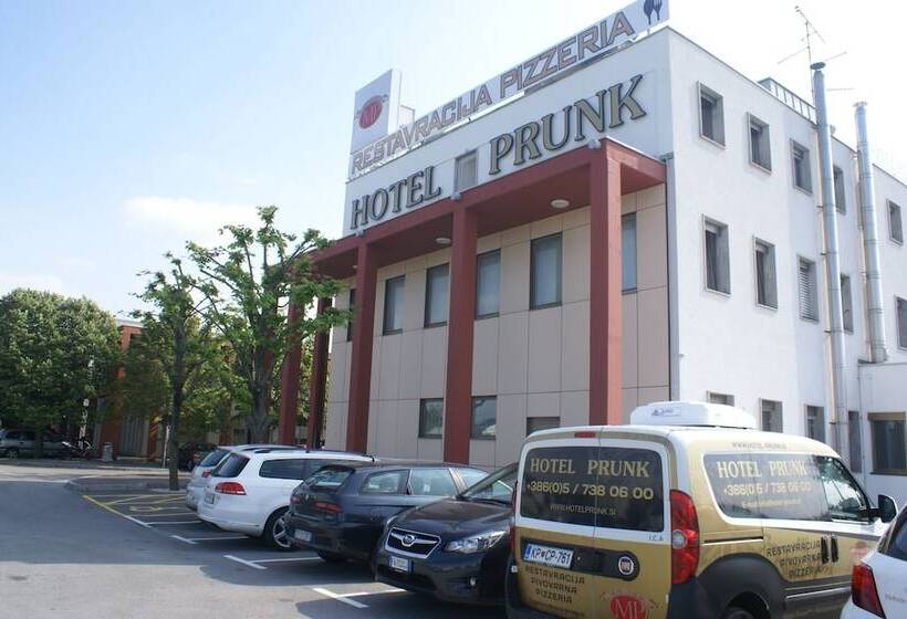 هتل Prunk