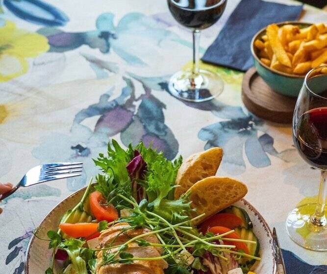 فندق Saariselkä Inn Majatalo Panimo