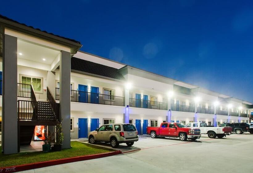 هتل Scottish Inn & Suites  Atascocita