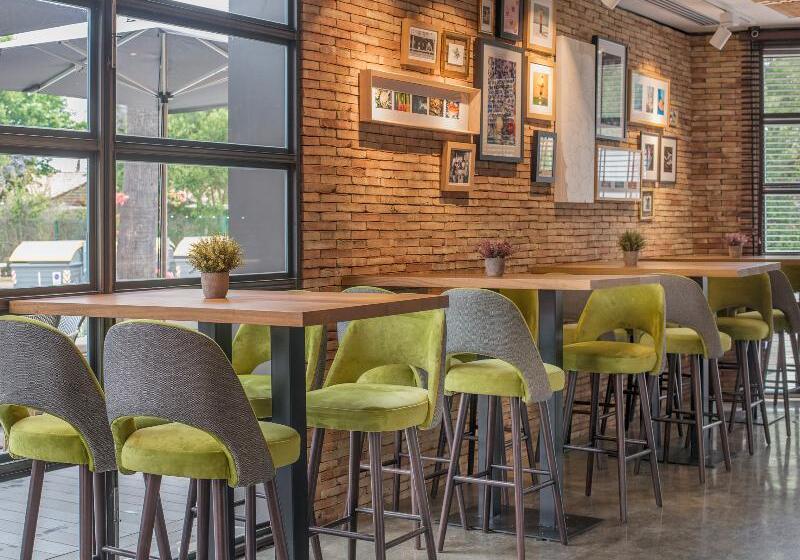 هتل Sevilla Green Suites