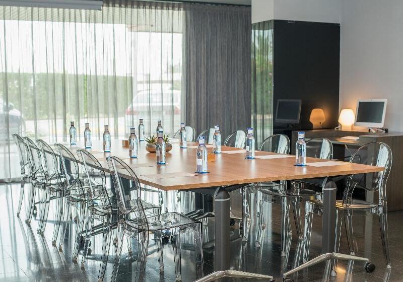 هتل Sevilla Green Suites