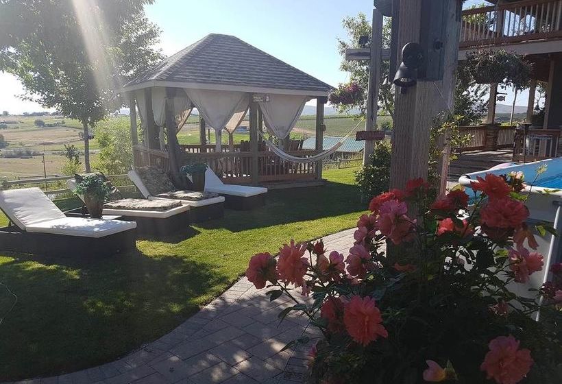 Отель Shangrila Bnb