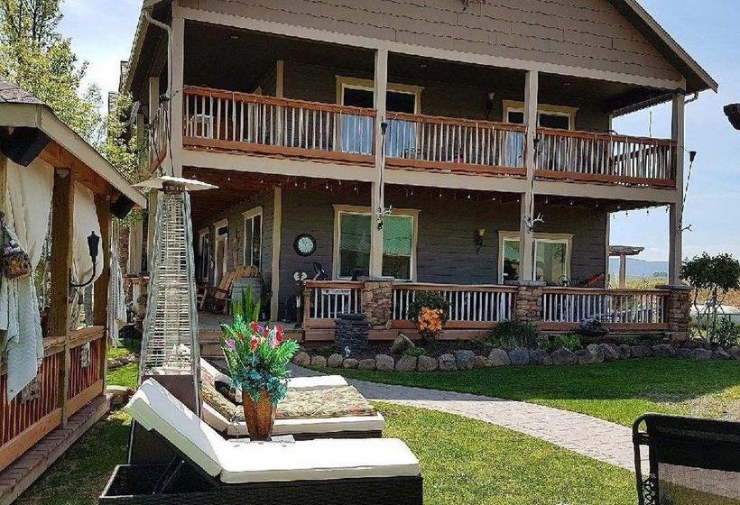 Отель Shangrila Bnb