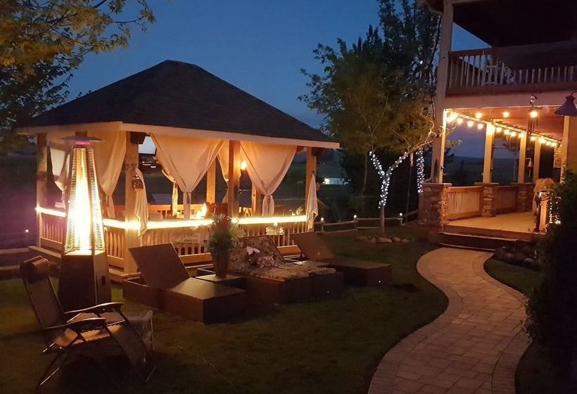 Отель Shangrila Bnb