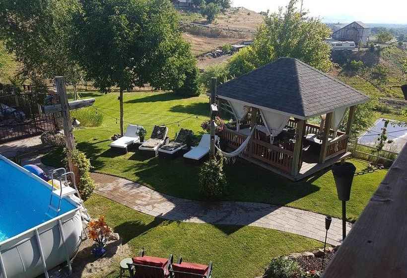 Отель Shangrila Bnb