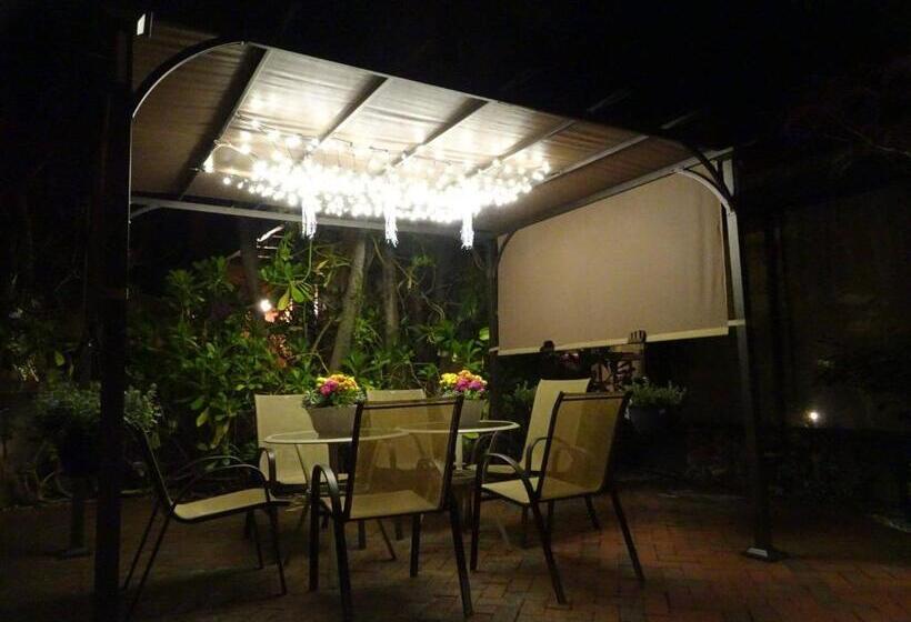 בית מלון כפרי Suite Dreams Inn By The Beach