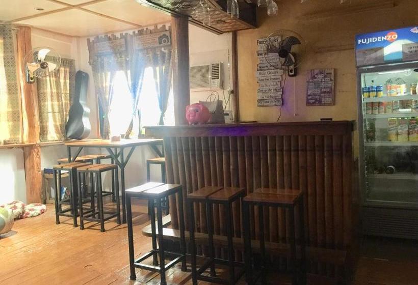 هتل Island Hostel