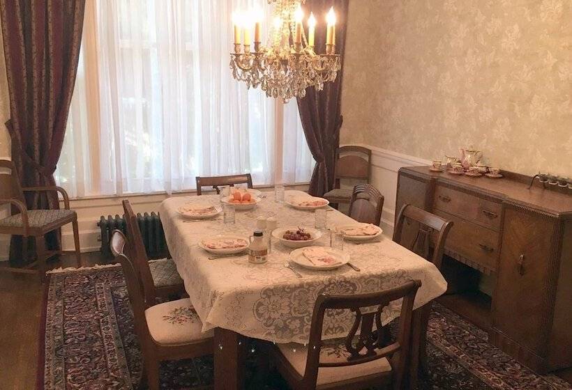 ホテル The Parsonage Inn B&b