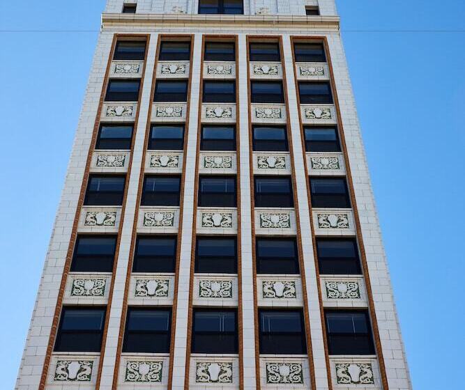 The Siren Hotel, An Ash